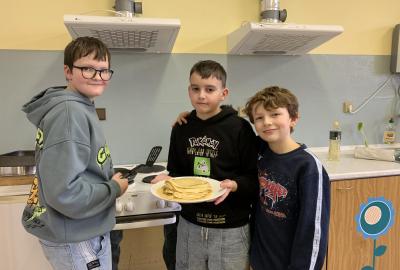 Palačinková výzva ve školní kuchyňce