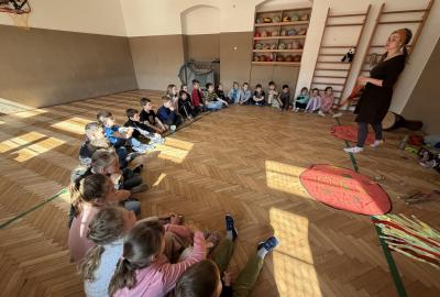 S hudbou kolem světa